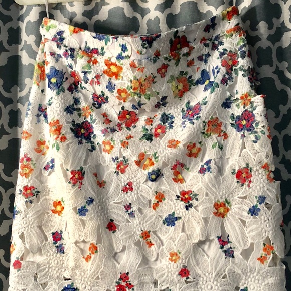 Romeo & Juliet Couture Floral Embroider Mini Skirt - Picture 6 of 8